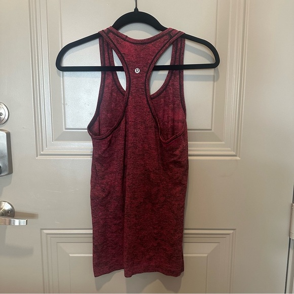 Lululemon Women’s Swiftly Tech Tank Top Size 8 Black Pink Athletic Workout - Picture 2 of 3